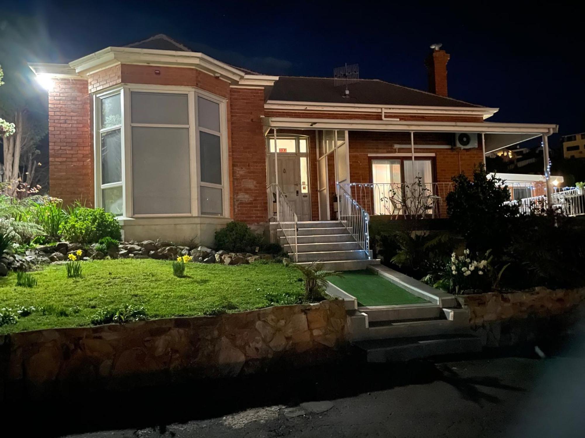 Hotel Oakleigh House Burnie Esterno foto